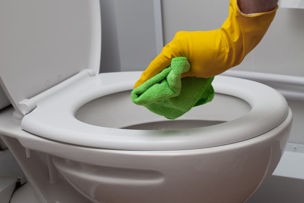 unclean toilet